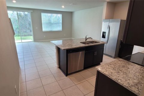 Townhouse in Brandon, Florida 3 bedrooms, 141.68 sq.m. № 931153 - photo 4