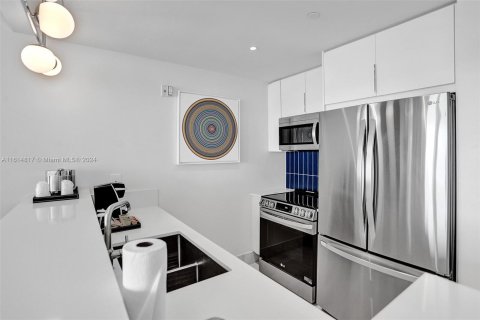 Condo in Miami Beach, Florida, 1 bedroom  № 1236821 - photo 13