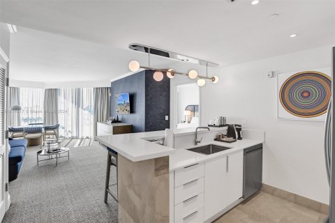 Condo in Miami Beach, Florida, 1 bedroom  № 1236821 - photo 14