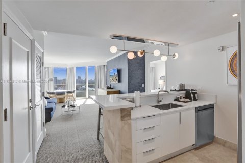 Condo in Miami Beach, Florida, 1 bedroom  № 1236821 - photo 15