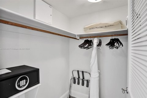 Condo in Miami Beach, Florida, 1 bedroom  № 1236821 - photo 26