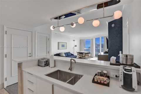 Condo in Miami Beach, Florida, 1 bedroom  № 1236821 - photo 16