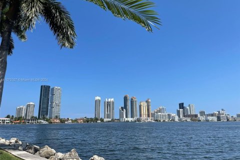 Condominio en venta en Aventura, Florida, 2 dormitorios, 101.36 m2 № 1140964 - foto 5