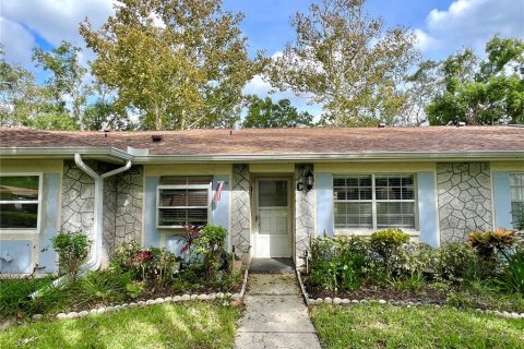 Condo in Palm Harbor, Florida, 2 bedrooms  № 1386627 - photo 1