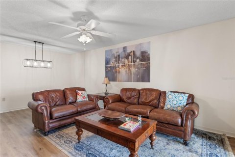 Condo in Kissimmee, Florida, 2 bedrooms  № 1254328 - photo 9