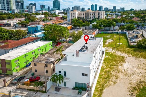 Commercial property in Miami, Florida № 513052 - photo 2