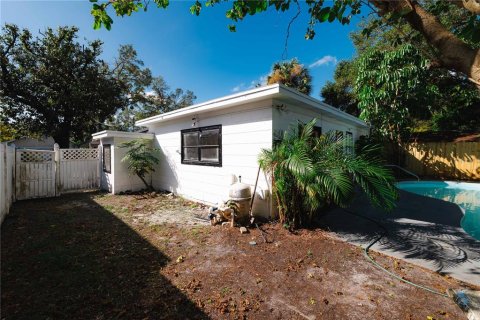 House in Tampa, Florida 4 bedrooms, 141.21 sq.m. № 1436280 - photo 4