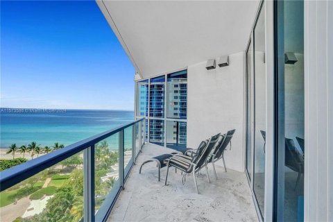 Condo in Hollywood, Florida, 3 bedrooms  № 1135811 - photo 3