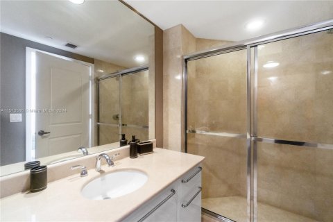 Condo in Hollywood, Florida, 3 bedrooms  № 1135811 - photo 27