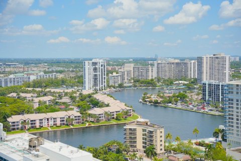 Copropriété à louer à Hollywood, Floride: 2 chambres, 104.89 m2 № 832379 - photo 3