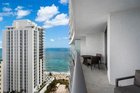 Copropriété à louer à Hollywood, Floride: 2 chambres, 104.89 m2 № 832379 - photo 17