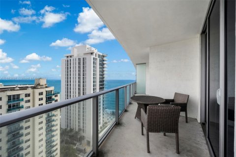 Copropriété à louer à Hollywood, Floride: 2 chambres, 104.89 m2 № 832379 - photo 18