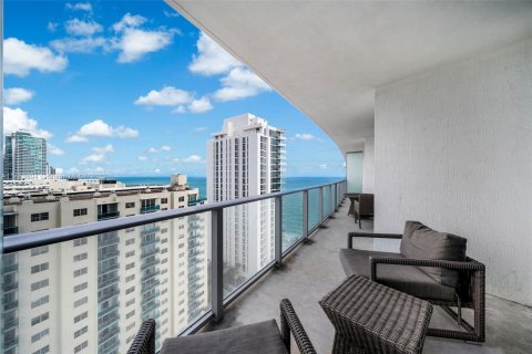 Copropriété à louer à Hollywood, Floride: 2 chambres, 104.89 m2 № 832379 - photo 16