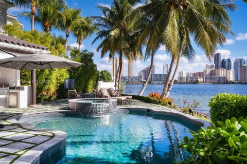Villa ou maison à vendre à Aventura, Floride: 6 chambres, 587.24 m2 № 1078731 - photo 2