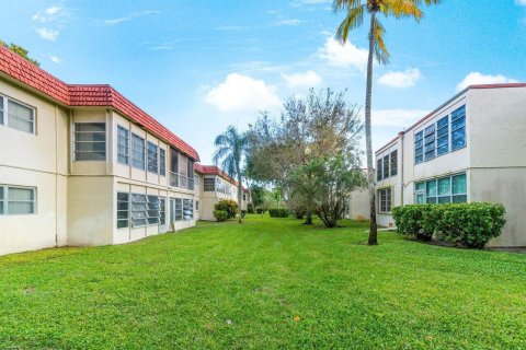 Condo in Delray Beach, Florida, 2 bedrooms  № 1017001 - photo 1