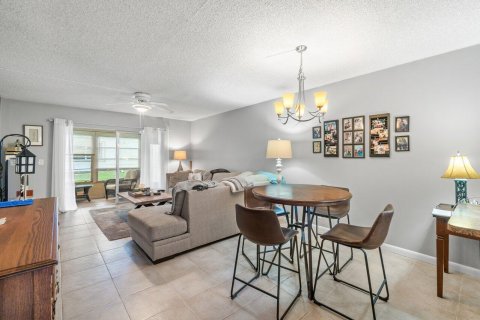 Condo in Delray Beach, Florida, 2 bedrooms  № 1017001 - photo 16