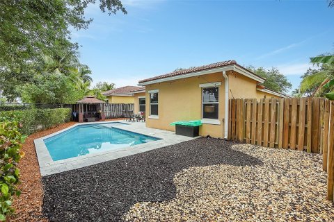 House in Coconut Creek, Florida 3 bedrooms, 167.22 sq.m. № 1179418 - photo 17