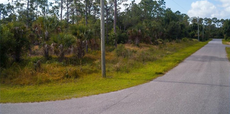 Terrain à North Port, Floride № 1254773