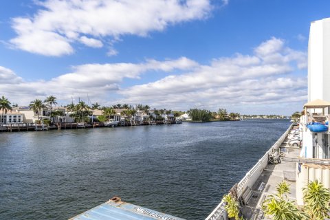 Condo in Hollywood, Florida, 1 bedroom  № 1002914 - photo 9