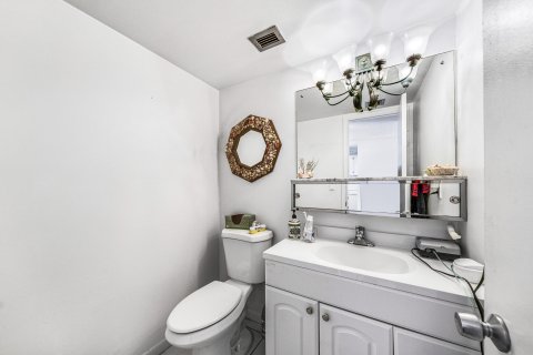 Condo in Hollywood, Florida, 1 bedroom  № 1002914 - photo 17