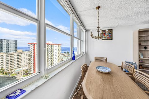 Condo in Hollywood, Florida, 1 bedroom  № 1002914 - photo 16