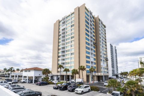 Condo in Hollywood, Florida, 1 bedroom  № 1002914 - photo 10