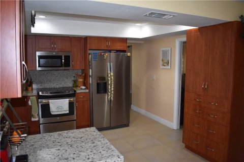 House in Hollywood, Florida 4 bedrooms, 195.93 sq.m. № 1116664 - photo 22