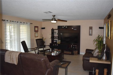 House in Hollywood, Florida 4 bedrooms, 195.93 sq.m. № 1116664 - photo 13