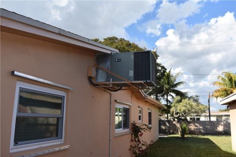 Casa en venta en Hollywood, Florida, 4 dormitorios, 195.93 m2 № 1116664 - foto 2