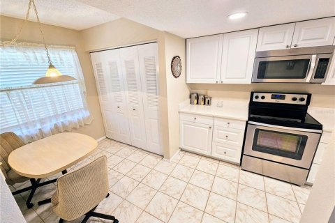 Condo in Holiday, Florida, 2 bedrooms  № 1299338 - photo 9