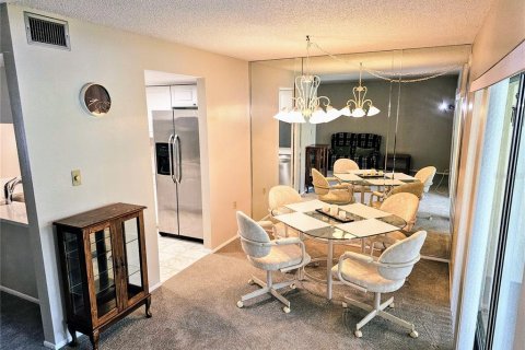 Condo in Holiday, Florida, 2 bedrooms  № 1299338 - photo 15