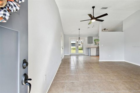 House in Tampa, Florida 3 bedrooms, 94.2 sq.m. № 1428765 - photo 10