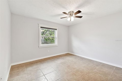 House in Tampa, Florida 3 bedrooms, 94.2 sq.m. № 1428765 - photo 14