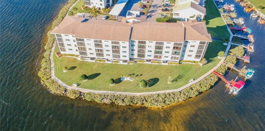 Condominio en Port Richey, Florida, 2 dormitorios  № 973632