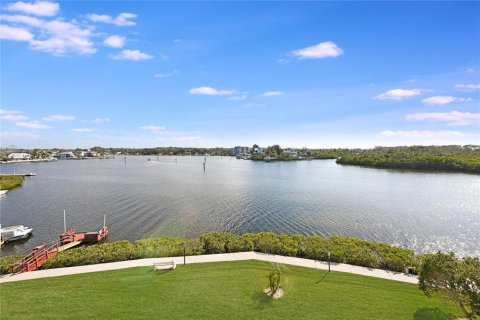 Condo in Port Richey, Florida, 2 bedrooms  № 973632 - photo 17