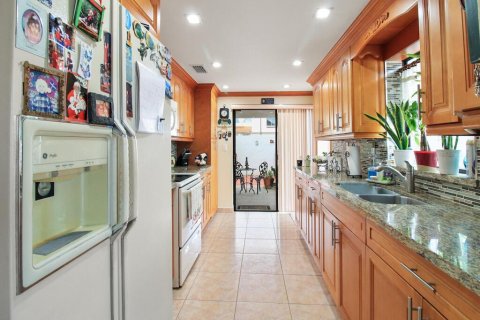 Townhouse in Miami, Florida 3 bedrooms, 170.94 sq.m. № 1224783 - photo 16