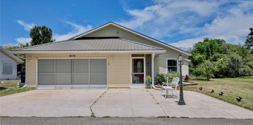 House in Lake Wales, Florida 3 bedrooms, 122.91 sq.m. № 1342978