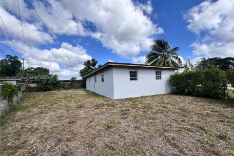 Villa ou maison à vendre à Miami Gardens, Floride: 4 chambres, 138.8 m2 № 1145748 - photo 11
