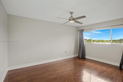 Condo in Pembroke Pines, Florida, 2 bedrooms  № 1281285 - photo 18