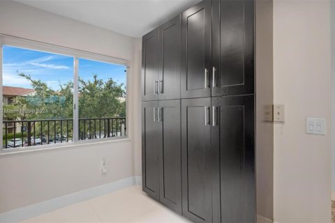 Condo in Pembroke Pines, Florida, 2 bedrooms  № 1281285 - photo 11