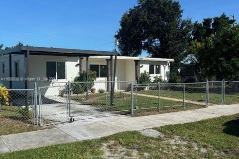 House in Miami Gardens, Florida 3 bedrooms, 107.4 sq.m. № 1386099 - photo 6