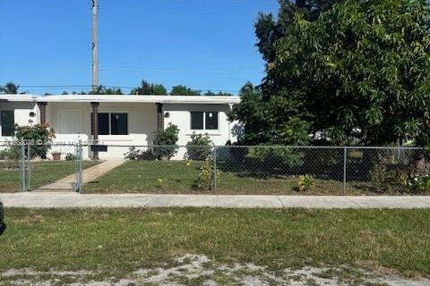 House in Miami Gardens, Florida 3 bedrooms, 107.4 sq.m. № 1386099 - photo 7