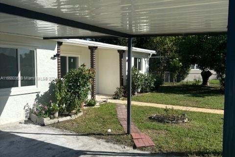 House in Miami Gardens, Florida 3 bedrooms, 107.4 sq.m. № 1386099 - photo 4