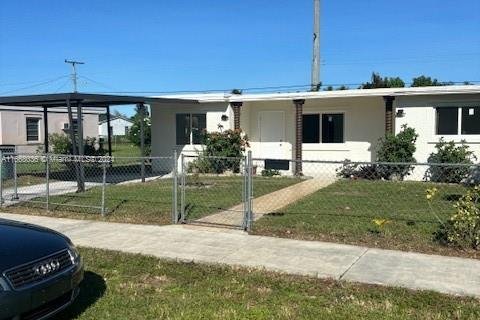 Casa en venta en Miami Gardens, Florida, 3 dormitorios, 107.4 m2 № 1386099 - foto 1