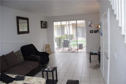 Townhouse in Riviera Beach, Florida 2 bedrooms, 113.99 sq.m. № 1386191 - photo 1