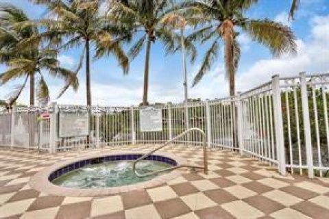 Adosado en venta en Riviera Beach, Florida, 2 dormitorios, 113.99 m2 № 1386191 - foto 9