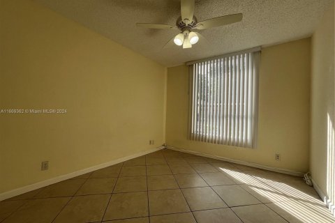 Condo in Sunrise, Florida, 2 bedrooms  № 1386189 - photo 10