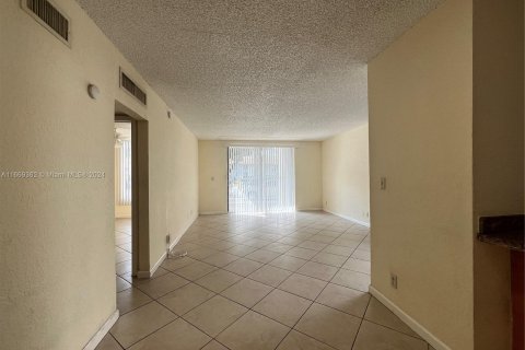 Condo in Sunrise, Florida, 2 bedrooms  № 1386189 - photo 4