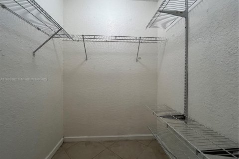 Condo in Sunrise, Florida, 2 bedrooms  № 1386189 - photo 8