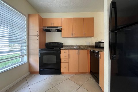 Condo in Sunrise, Florida, 2 bedrooms  № 1386189 - photo 2